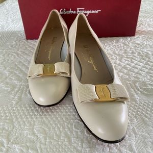 Salvatore Ferragamo Lillaz Low Heels 9.5 AA - Bone